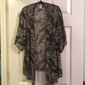 Chico’s animal print open short sleeve wrap 1/M
